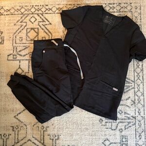 Small Figs Black Scrub Set